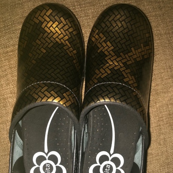 Women's Sanita Bronze, Gold & Black Patent Leather Danish Clogs Size 38 - Picture 2 of 5